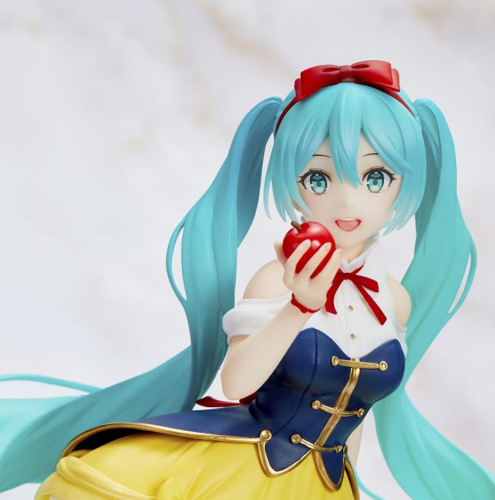 Vocaloid Hatsune Miku (Snow White) Wonderland Figure